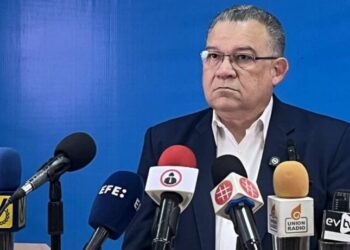 Con más de 100 firmas políticos y activistas exigen la libertad de Enrique Márquez: «Es un defensor de la democracia»