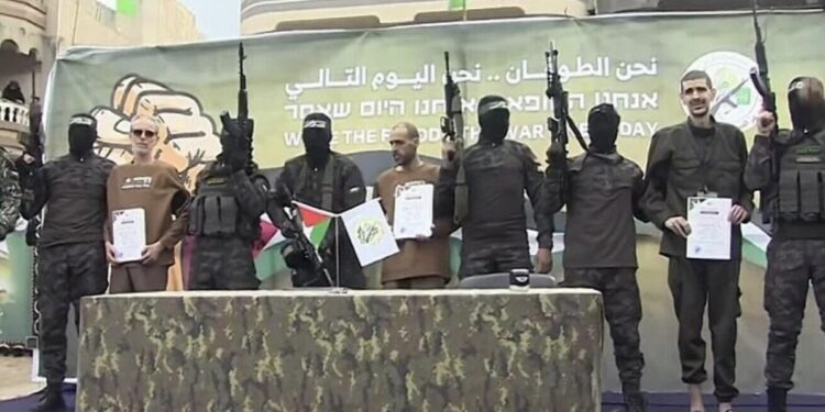 Hamás liberó a tres rehenes israelíes en un quinto intercambio: