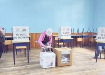 CNE de Ecuador cierra elecciones generales con un 83% de participación