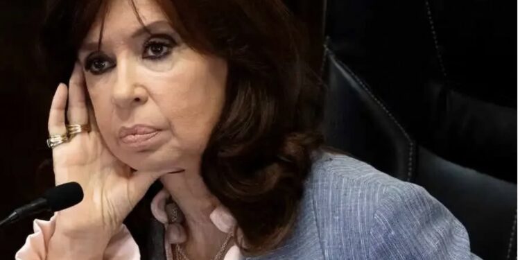 Justicia de Argentina ordena peritar los bienes de Cristina Kirchner en una causa por presunto enriquecimiento ilícito