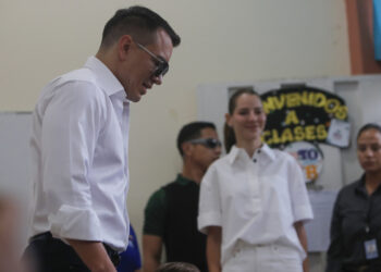Noboa denuncia irregularidades y amenazas para votar por González en Ecuador