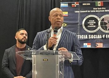 Departamento de Justicia ordena retirar cargos contra alcalde de Nueva York