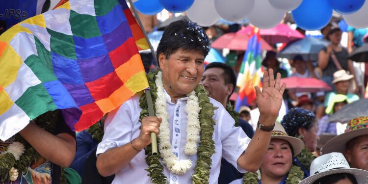Policía de Bolivia tiene orden judicial para capturar a Evo Morales