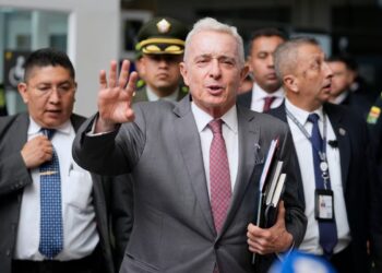Tribunal Supremo de Colombia suspende el juicio contra el expresidente colombiano Álvaro Uribe
