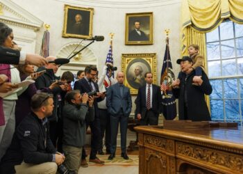 Trump firma un decreto para reducir el tamaño de la Administración y dar más poder a Musk