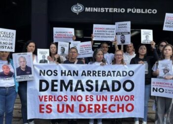 Familiares de presos políticos protestan frente a la Fiscalía para exigir respeto a los derechos fundamentales: «No más injusticia»