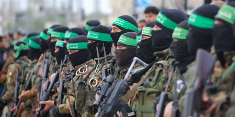 Hamás confirma liberación de tres rehenes para continuar con la tregua con Israel