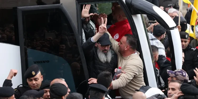 Israel exige a Hamás liberar a tres rehenes para no dar fin a la tregua en la Franja de Gaza