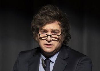 Oficina Anticorrupción argentina investigará a Milei y su gabinete por «fiasco» con criptomonedas