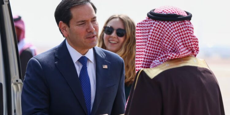 Secretario de Estado de EEUU llega a Arabia Saudí para diálogo con Rusia sobre fin de guerra en Ucrania