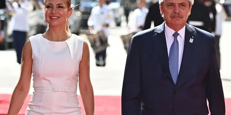 Juez  procesa al expresidente argentino Fernández por violencia de género contra su expareja