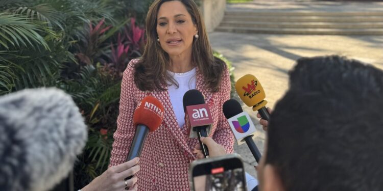 Congresista María Elvira Salazar trabaja para llegar a un acuerdo y mantener el TPS a venezolanos en EEUU