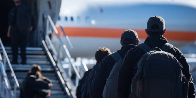 Costa Rica asegura que migrantes deportados que recibirá este jueves no son problema para la seguridad