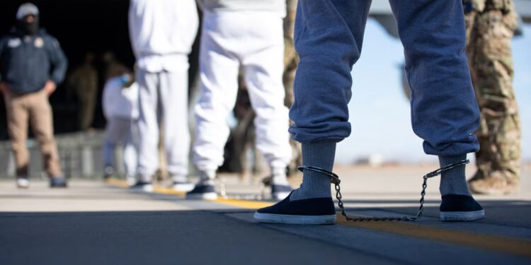 Costa Rica recibe 200 migrantes deportados de Estados Unidos tras nuevo acuerdo