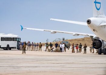 EEUU traslada 177 migrantes venezolanos desde Guantánamo hacia Venezuela