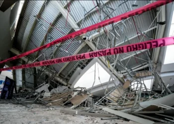 Subió a ocho la cifra de muertes tras desplome del techo de centro comercial en Perú