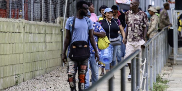 República Dominicana anuncia medidas «más estrictas» en la frontera con Haití