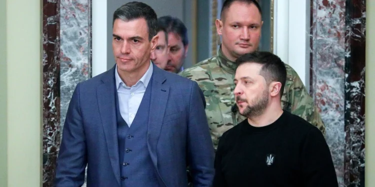Pedro Sánchez y otros líderes europeos anuncian mil millones de euros en ayuda militar a Ucrania en 2025