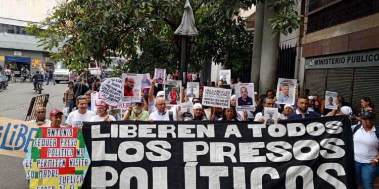 Familiares de Presos Políticos inician «Ruta de la Justicia» en el Palacio de Justicia en Caracas