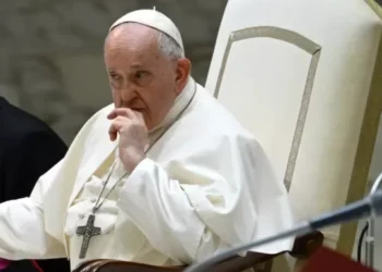 Papa Francisco sale de la fase crítica pero el prónostico todavía es reservado