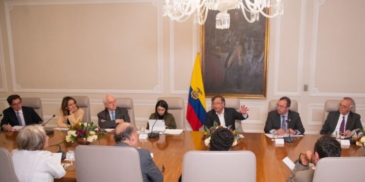 Petro presenta nuevo gabinete en medio de tensiones internas