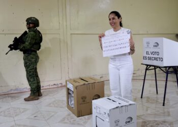 Candidata correísta Luisa González denuncia «irregularidades» en elecciones de Ecuador tras ejercer su voto: “El pueblo ecuatoriano va a vencer”