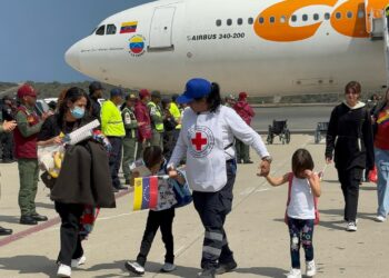 Cruz Roja Venezolana asistió a niños que regresan al país en tercer vuelo de migrantes