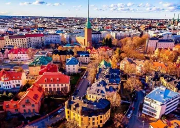 Gobierno de Finlandia presenta una ley que prohíbe a los rusos la compra de inmuebles