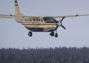Un avión comercial con diez personas a bordo desapareció en Alaska mientras volaba sobre el estrecho de Norton