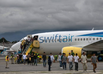 EE.UU. reanudará los vuelos de deportación a Venezuela el próximo mes, asegura funcionario