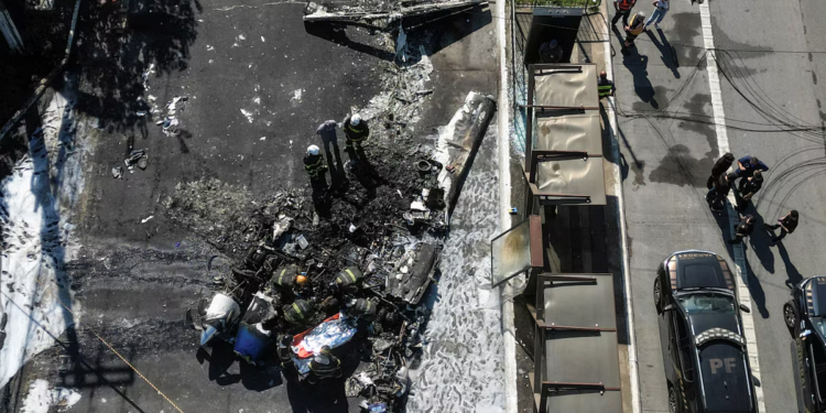 Caída de una avioneta en avenida de la ciudad de Sao Paulo, Brasil Al menos dos muertos