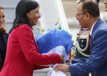Delcy Rodríguez viaja a la India para participar en jornadas sobre energía