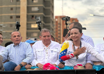 ABC de España | Maduro vuelve a romper la unidad de la oposición, dividida entre participar o no en las regionales