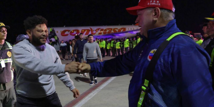 Venezolanos deportados  serán hospedados en el hotel Sanitario de La Guaira