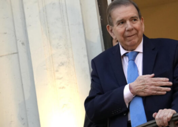 ABC | Nicolás Maduro presiona a Edmundo González para que siga en España y no resida en Estados Unidos