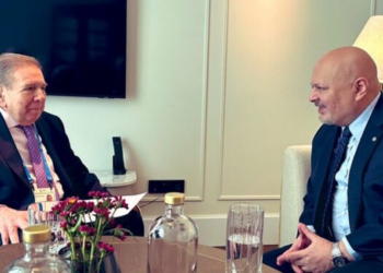 Edmundo González sostuvo reunión con el fiscal de la CPI Karim Khan en Alemania