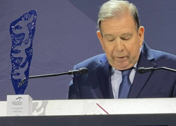 Edmundo González y María Corina Machado reciben el Premio al Coraje de Derechos Humanos y reivindican la lucha de los venezolanos: «Para ustedes y por ustedes»