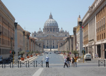 El papa sigue con su tratamiento: su humor es bueno y el Vaticano se organiza para rezar el rosario