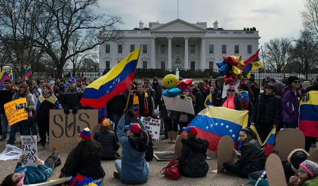 Activistas y migrantes denuncian caos y desesperación tras primeras deportaciones de Trump