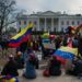 Activistas y migrantes denuncian caos y desesperación tras primeras deportaciones de Trump