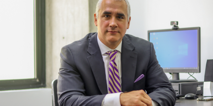 Luis Oliveros: Sin las licencias de EEUU, el panorama económico se torna sombrío en Venezuela