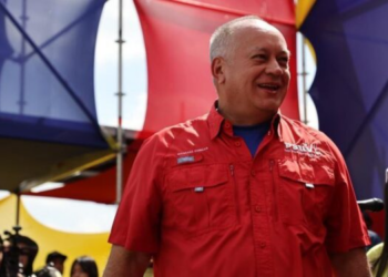 Diosdado Cabello desmiente a María Corina Machado y asegura que organizó un “show de auto allanamiento”
