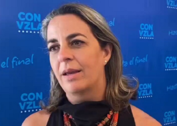 Magallí Meda alertó sobre asedio contra embajada argentina en Caracas: «Aquí puede terminar pasando una tragedia»