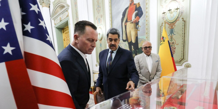 VOA | Expertos afirman que Donald Trump envía «señales diversas» sobre su política para Venezuela