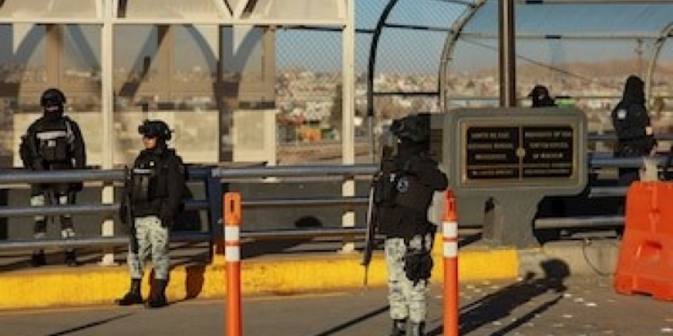 México inicia movilización de 10 mil militares hacia frontera con EEUU para detener tráfico de fentanilo