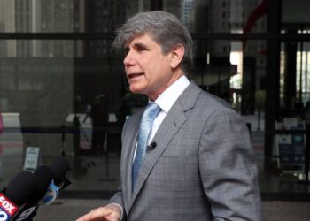 Trump indulta a exgobernador de Illinois condenado por corrupción tras intentar vender escaño de senador de Obama