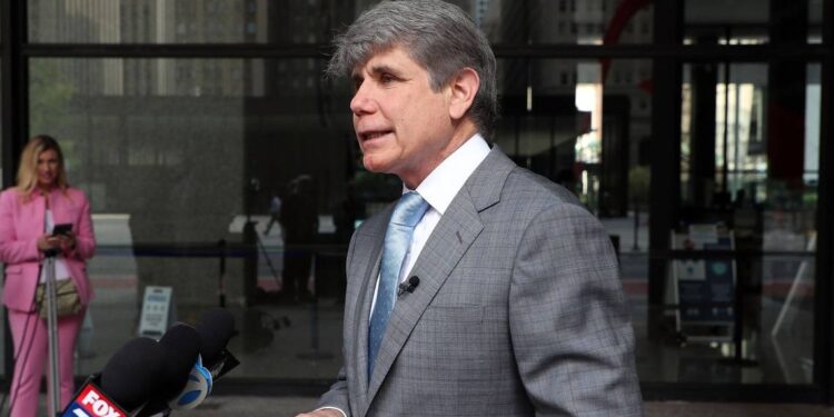Trump indulta a exgobernador de Illinois condenado por corrupción tras intentar vender escaño de senador de Obama