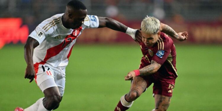 Prensa de Perú califica de «desastroso» el desempeño del árbitro del partido con Venezuela