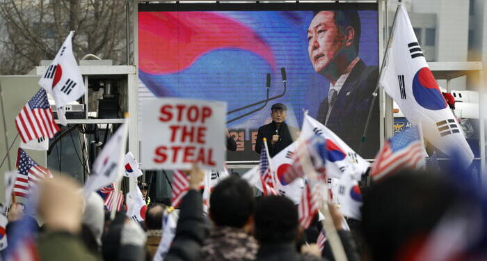Tribunal de Corea del Sur ordenó liberar al destituido presidente Yoon Suk-yeol