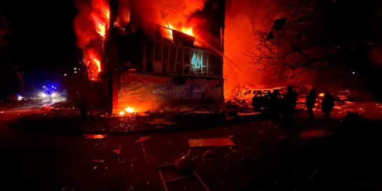 Rusia lanzó un ataque masivo con misiles en el este de Ucrania: al menos 12 muertos y 30 heridos